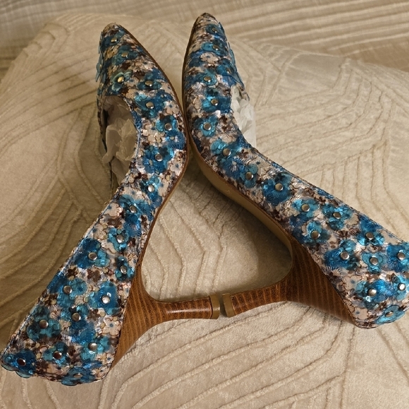 Mojo Moxy Turquoise Floral Embellished Heels - Picture 10 of 14